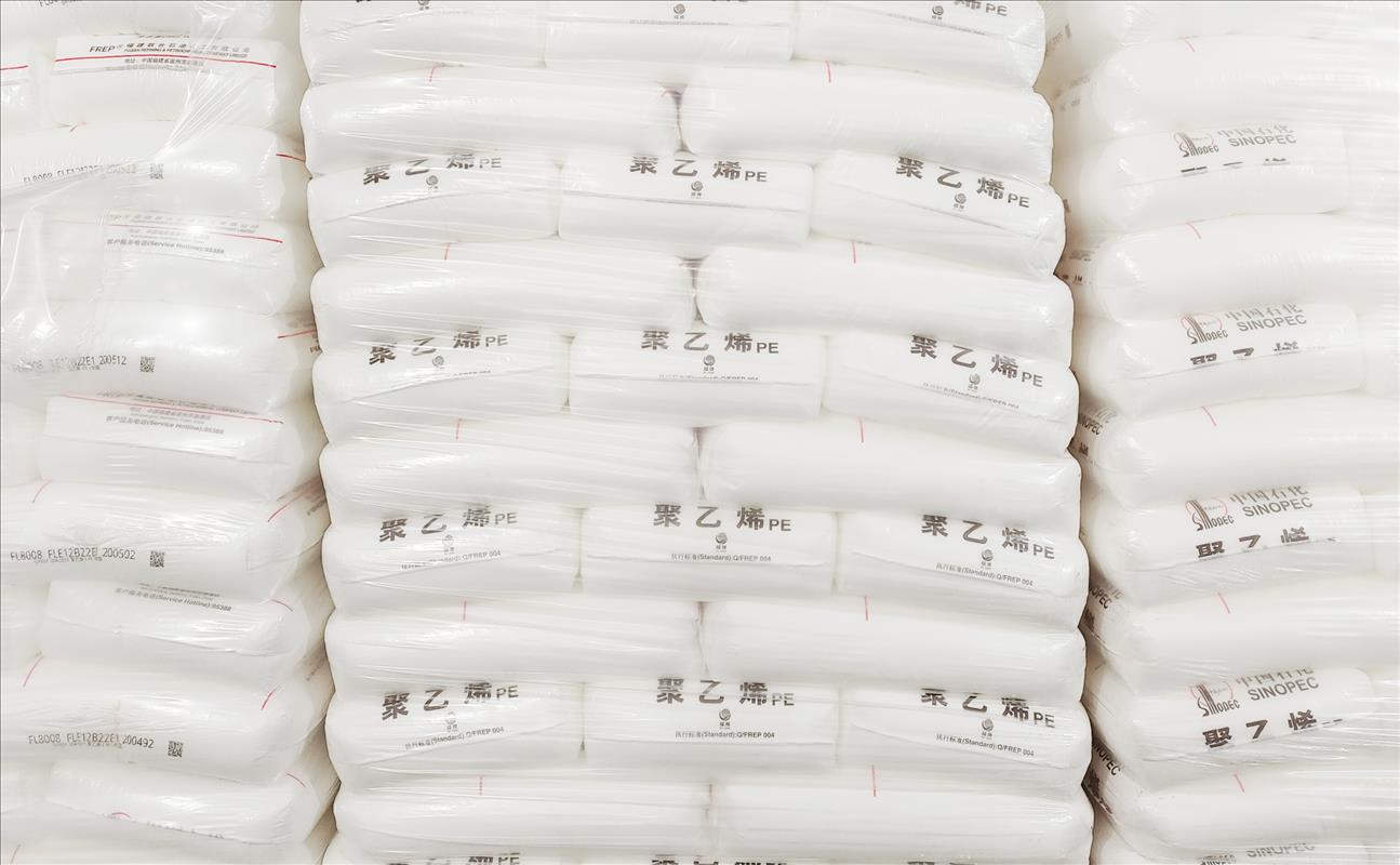 广东地区饮料瓶塑料提手扣定做厂家推荐——小提手，大未来：鸿源祥的绿色创新之路，让每一个提手都有“三次生命”